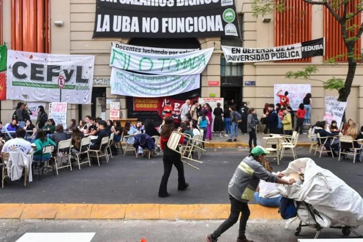 Tarifas para estrangeiros e a necessidade de auditar as universidades: para onde vão os fundos?