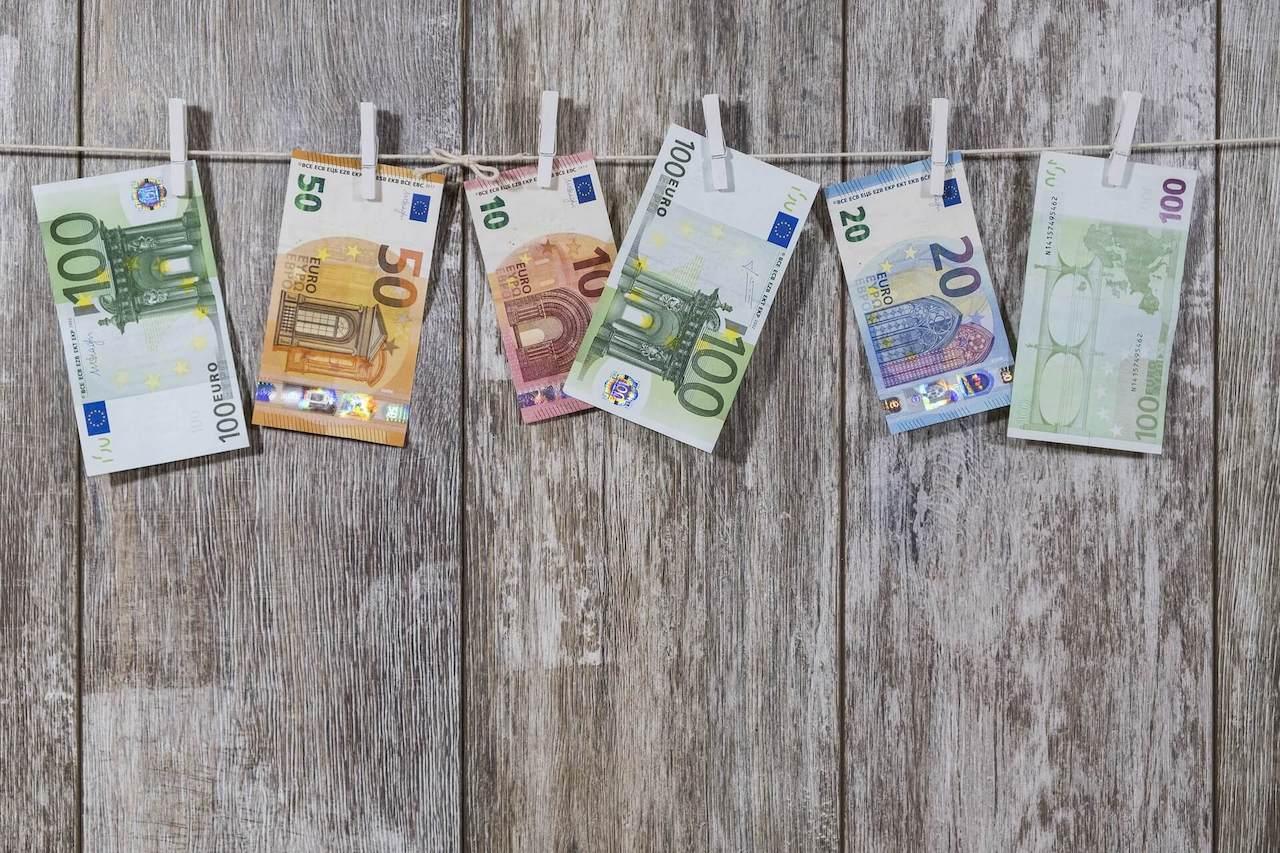 Quanto valem 100 Euros?
