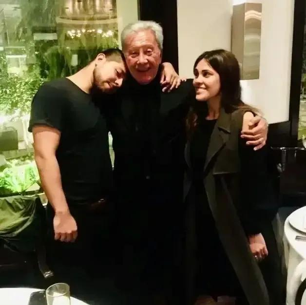 Naanim Timoyko: O Amor e o Escândalo no Mundo do Entretenimento