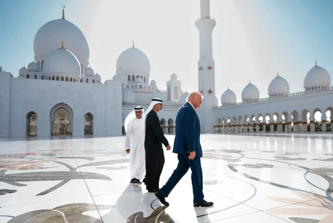 Trump en Arabia Saudita: acuerdos millonarios con chips de IA y la carrera tecnológica global